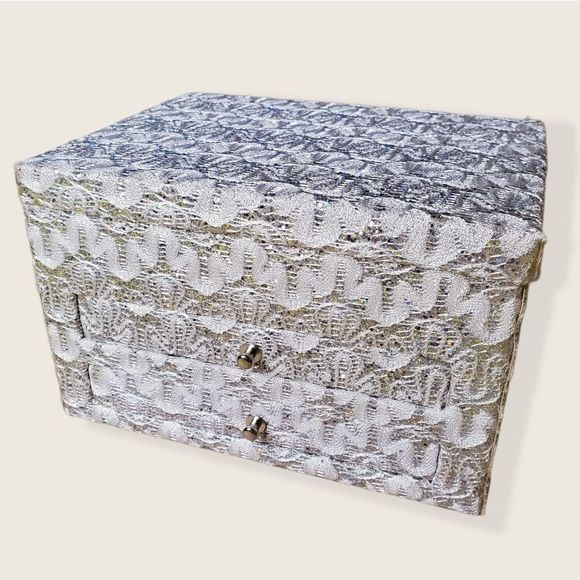 Lorac Bejeweled Day & Night Jewelry Makeup Box - Picture 13 of 16